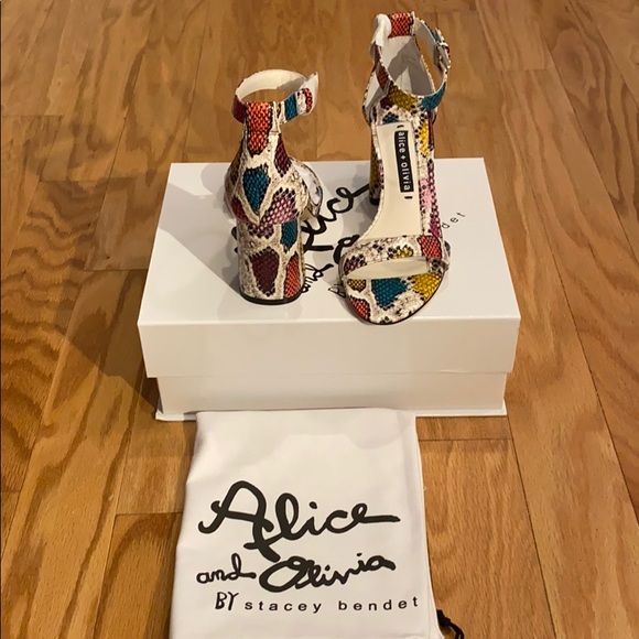 Alice + Olivia Lillian Snake skin embossed sandals - Picture 6 of 9